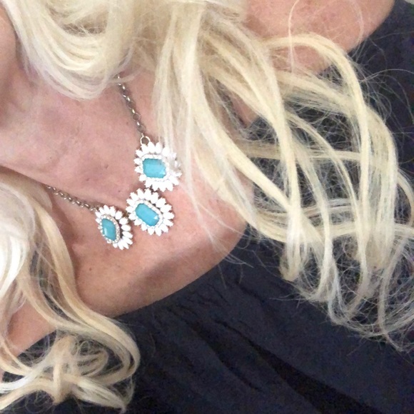 Retro Daisy & Tiffany blue floral necklace - Picture 6 of 6